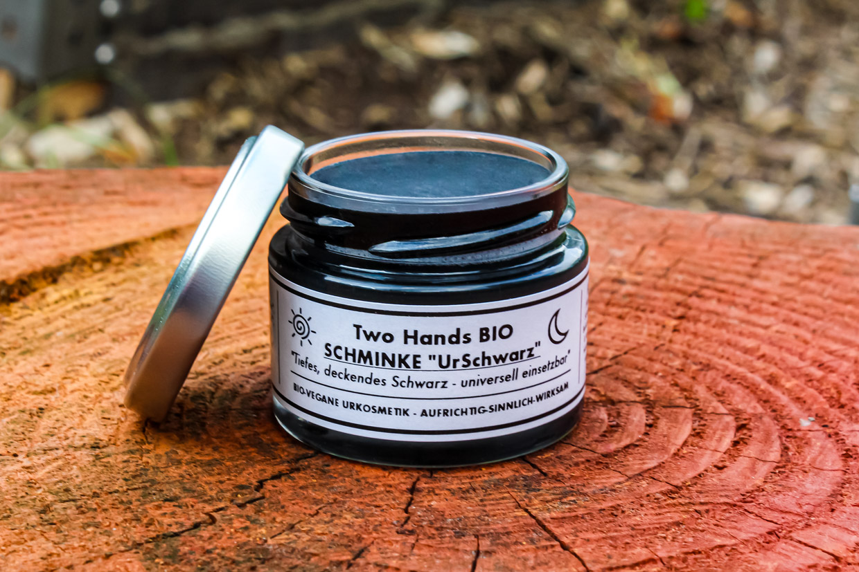 Schminke „UrSchwarz“ mit Bio-Carnaubawachs & Bio-Sheabutter - Bio Vegan